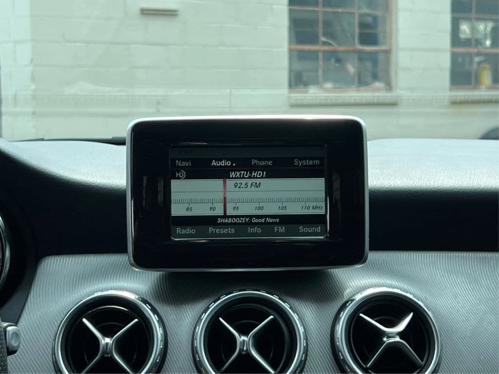 Image 13 of car 2015 Mercedes-Benz GLA-Class