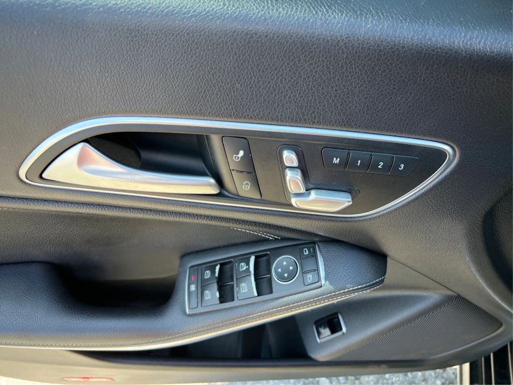 Image 18 of car 2017 Mercedes-Benz CLA