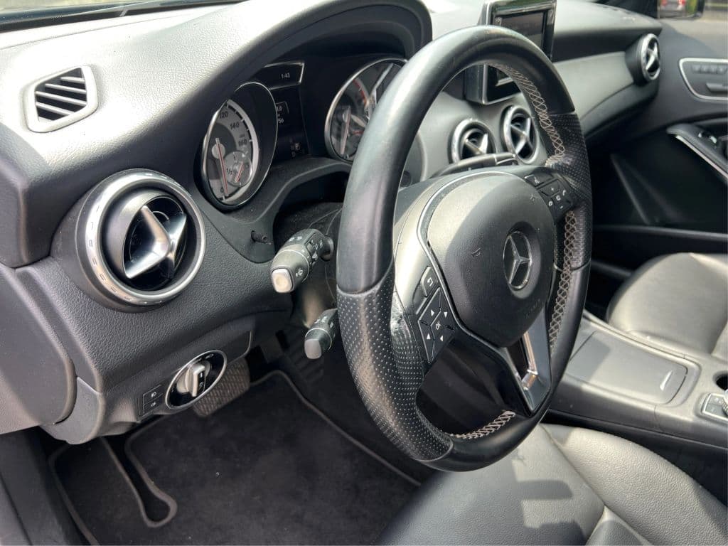 Image 17 of car 2015 Mercedes-Benz GLA-Class