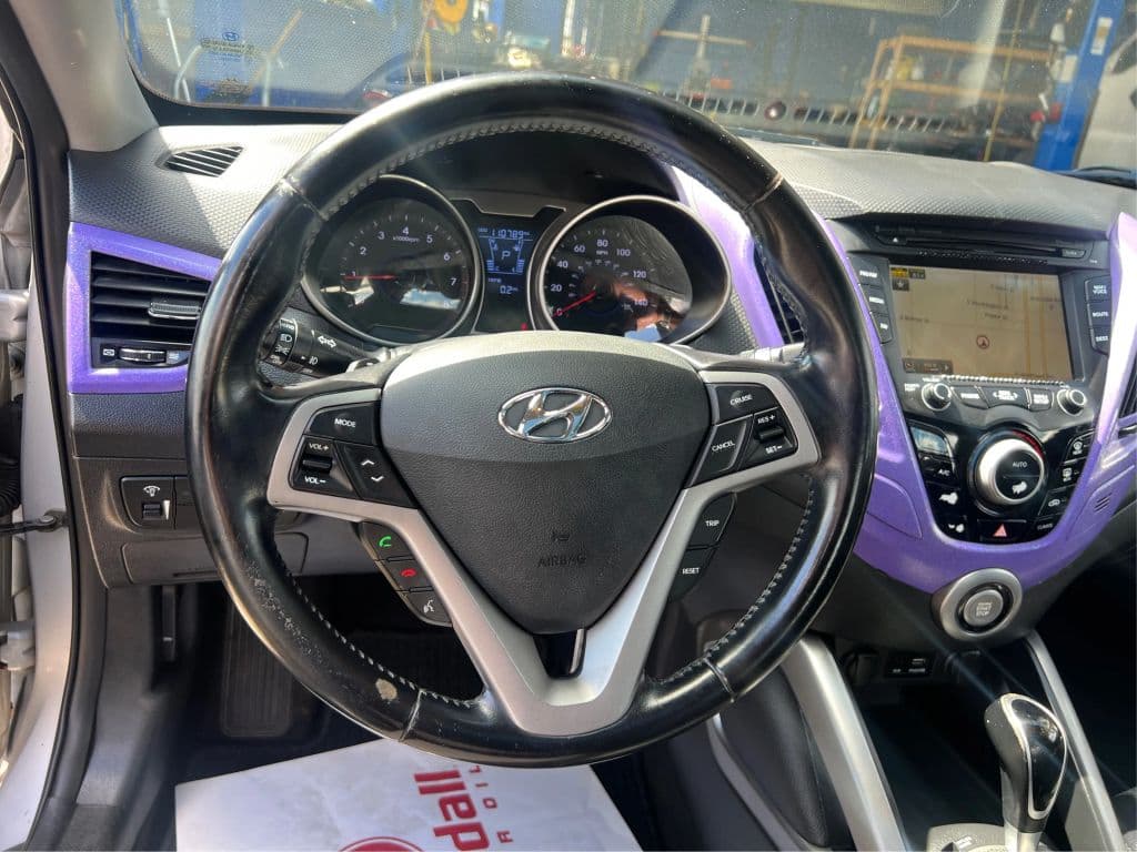 Image 16 of car 2015 Hyundai Veloster