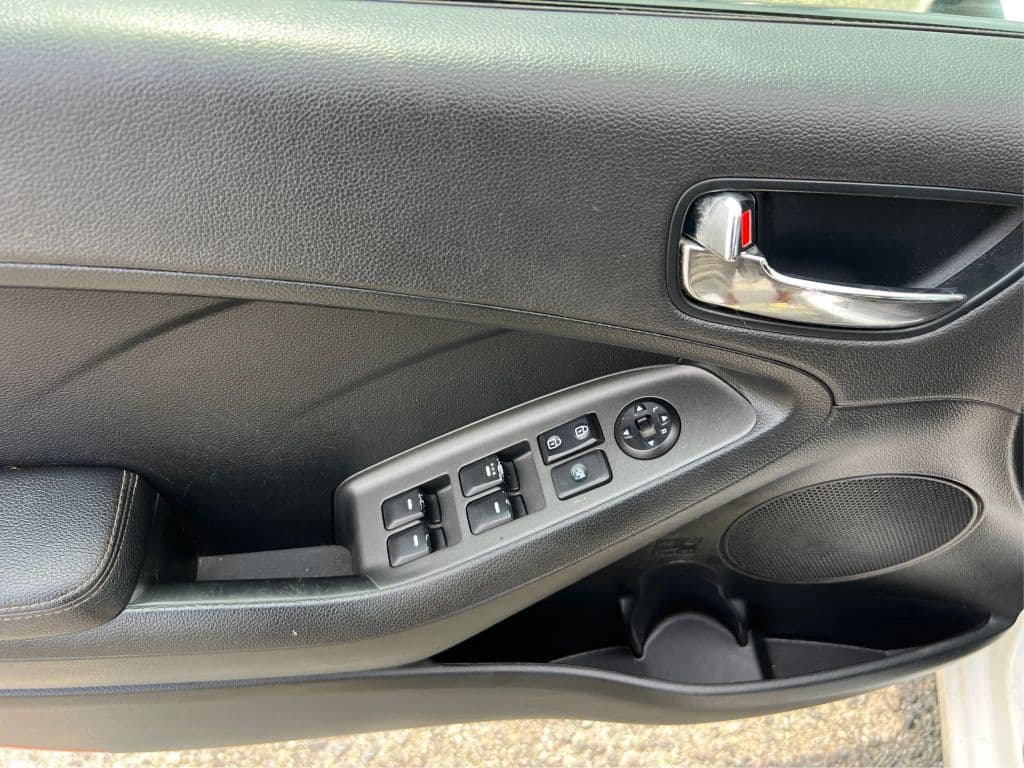 Image 18 of car 2016 Kia Forte5