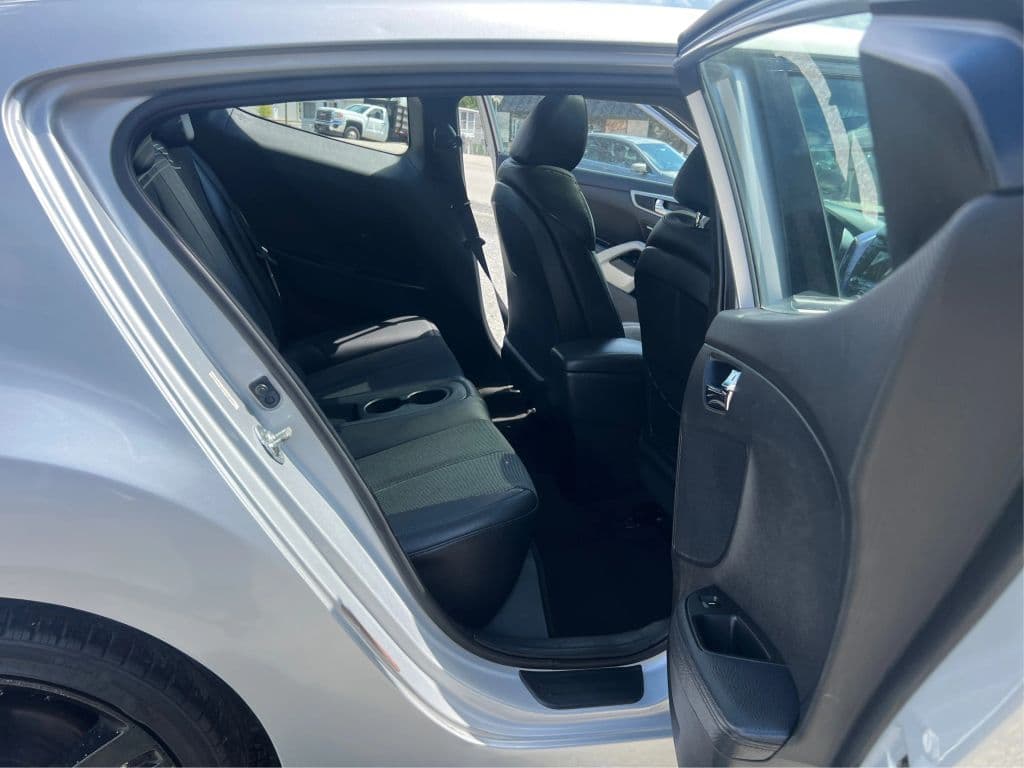 Image 9 of car 2015 Hyundai Veloster