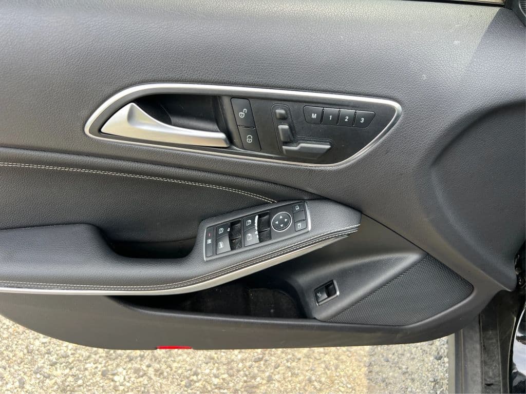 Image 18 of car 2015 Mercedes-Benz GLA-Class