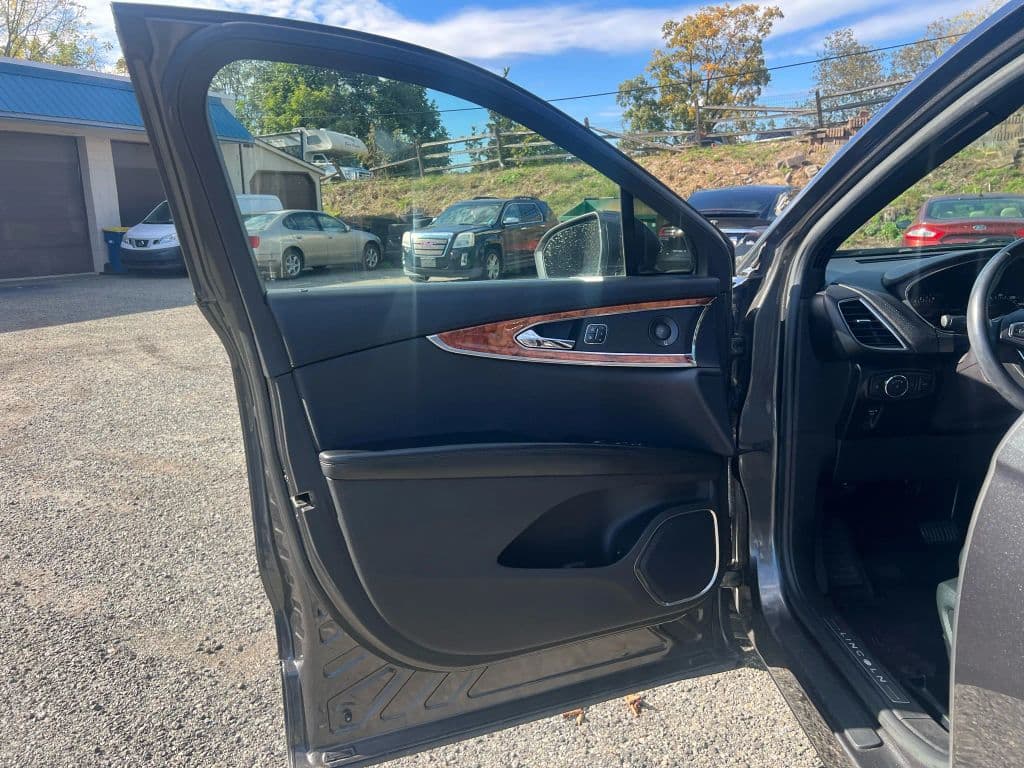 Image 21 of car 2017 Lincoln MKX