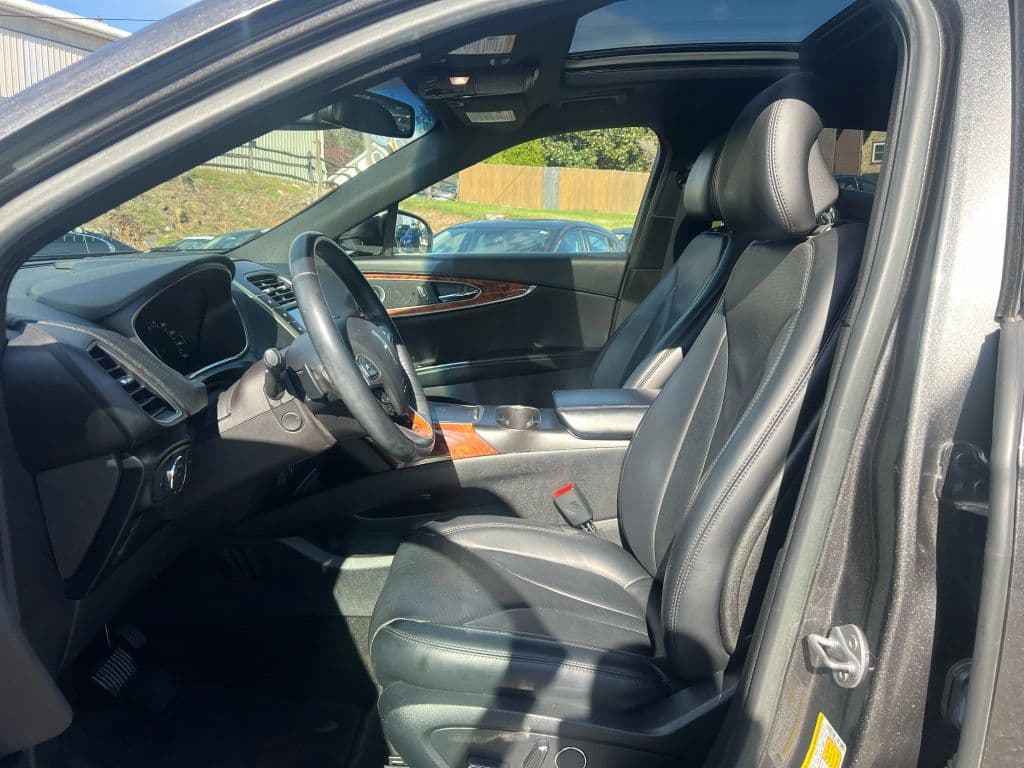 Image 8 of car 2017 Lincoln MKX