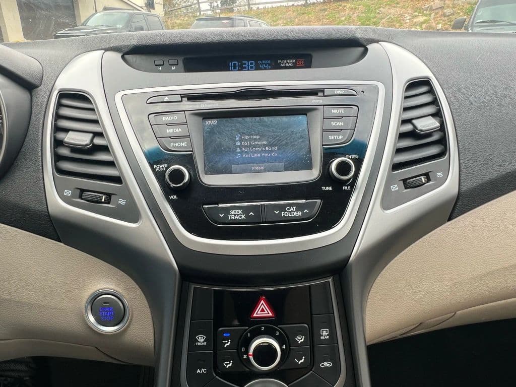 Image 15 of car 2016 Hyundai Elantra