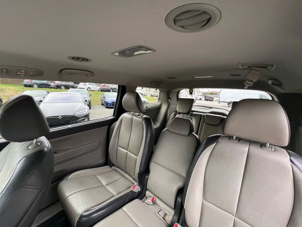 Image 23 of car 2018 Kia Sedona