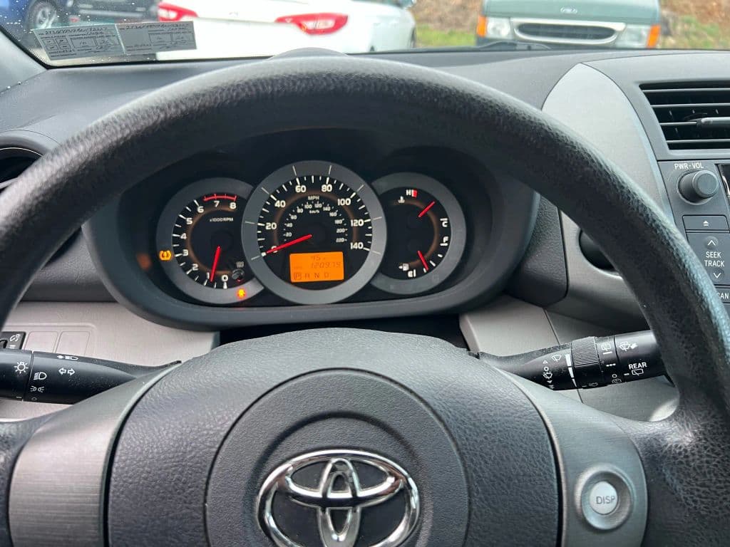 Image 15 of car 2011 Toyota RAV4
