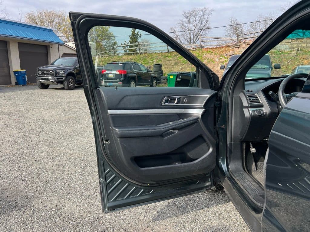 Image 24 of car 2016 Ford Explorer