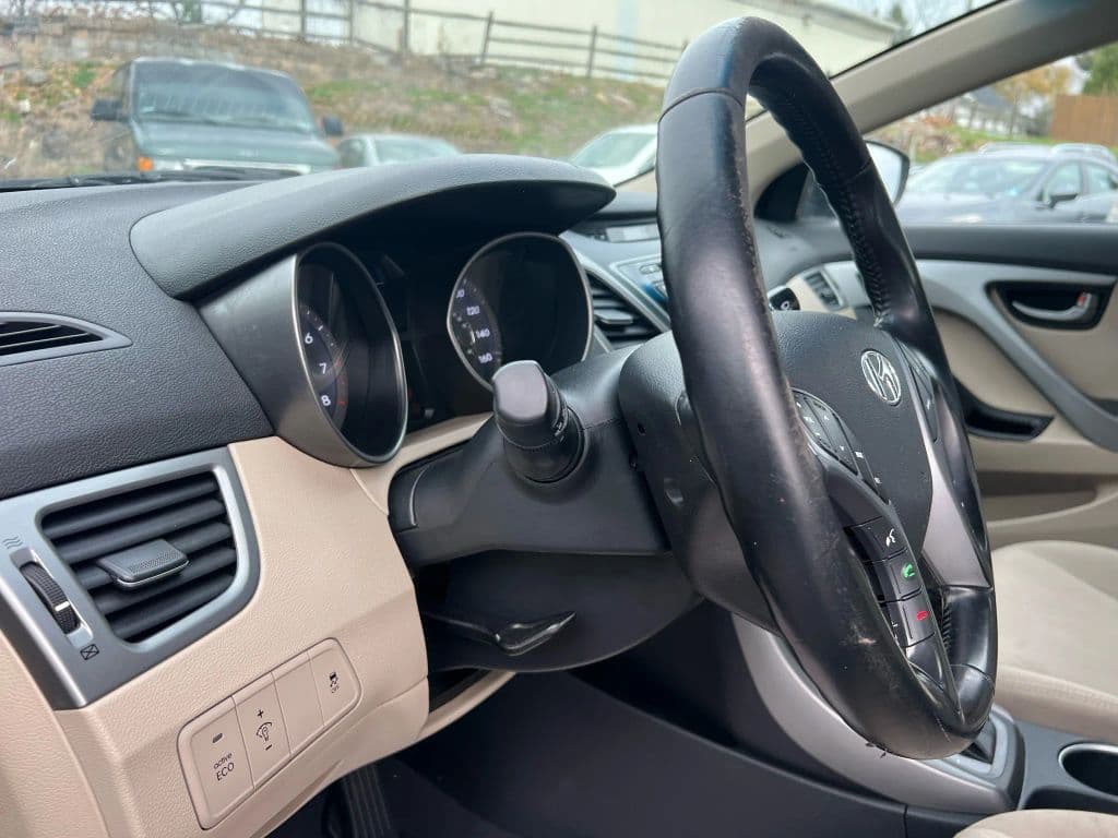 Image 17 of car 2016 Hyundai Elantra