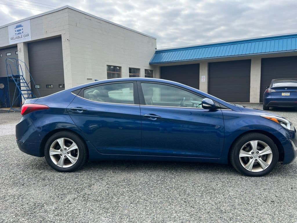 Image 3 of car 2016 Hyundai Elantra