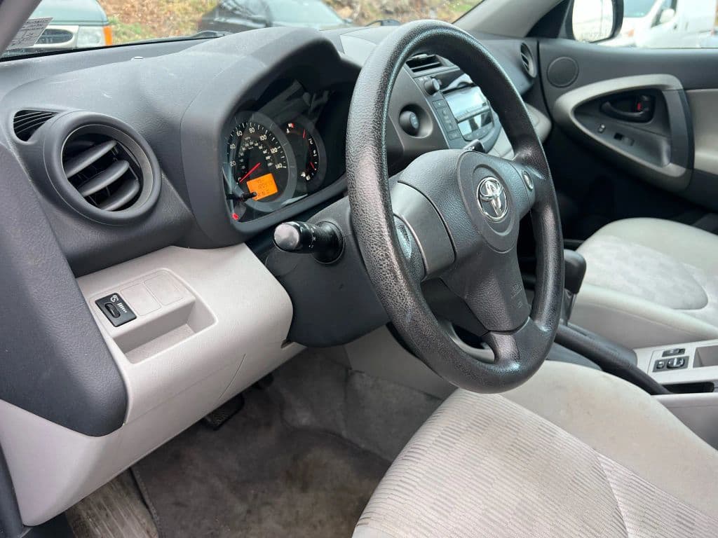 Image 17 of car 2011 Toyota RAV4