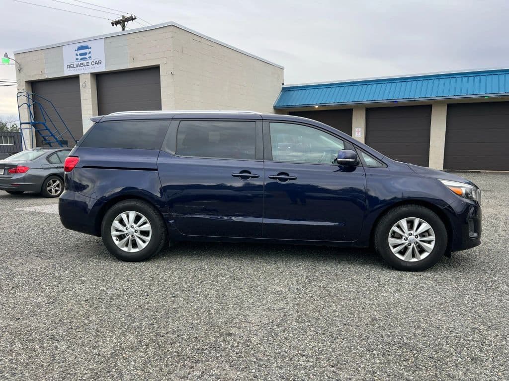 Image 3 of car 2018 Kia Sedona