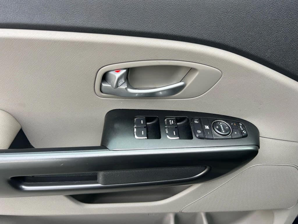 Image 19 of car 2018 Kia Sedona