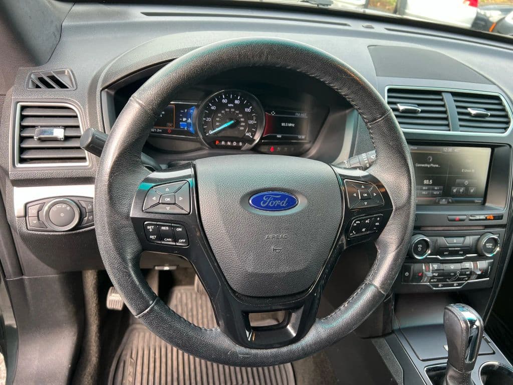 Image 18 of car 2016 Ford Explorer