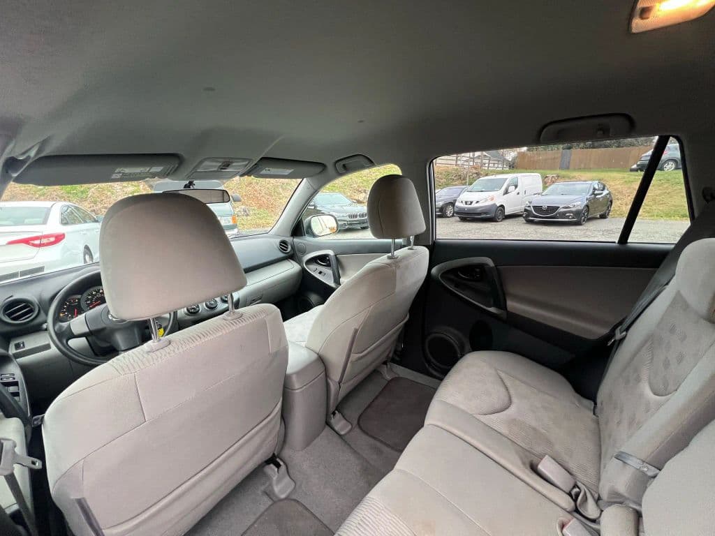 Image 21 of car 2011 Toyota RAV4