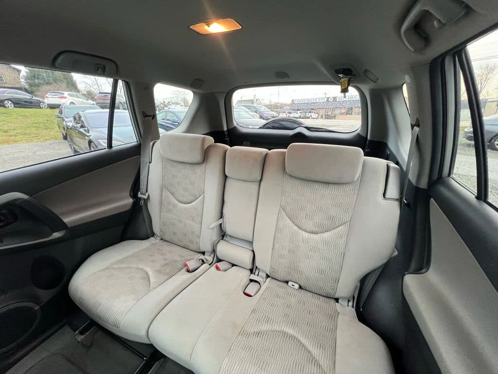 Image 20 of car 2011 Toyota RAV4