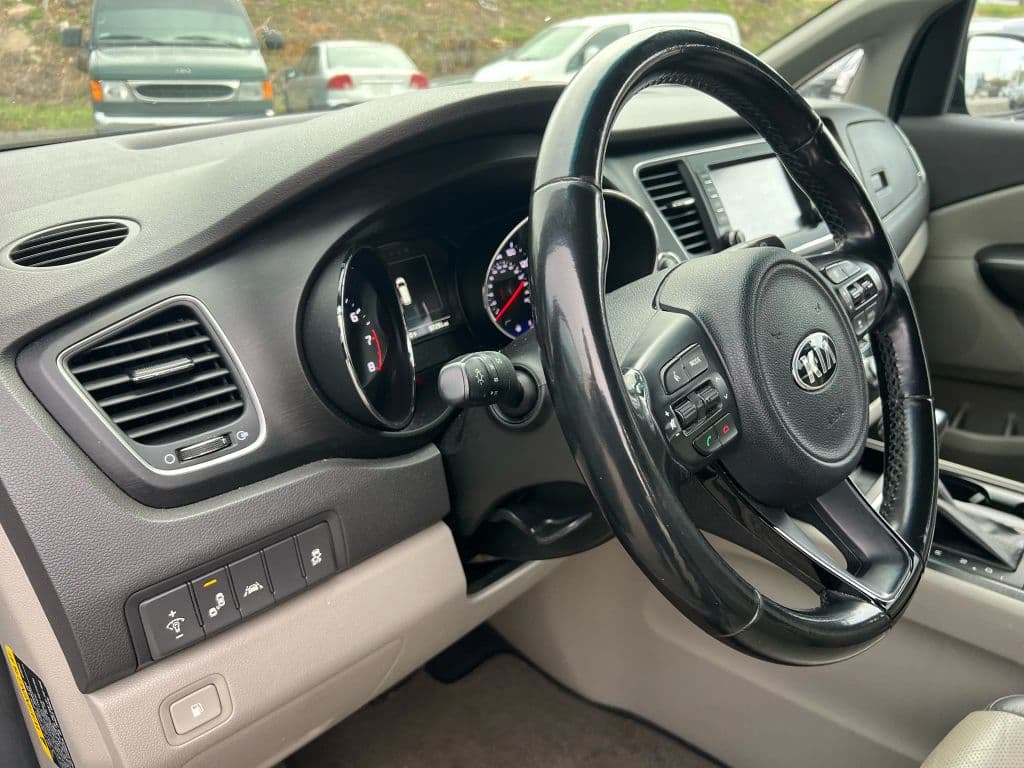 Image 18 of car 2018 Kia Sedona