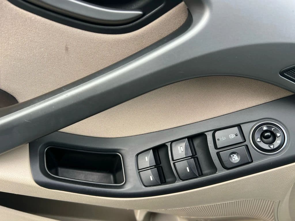 Image 18 of car 2016 Hyundai Elantra