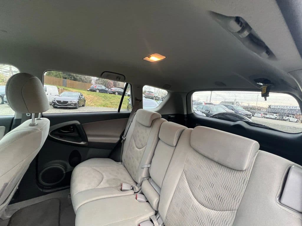 Image 22 of car 2011 Toyota RAV4